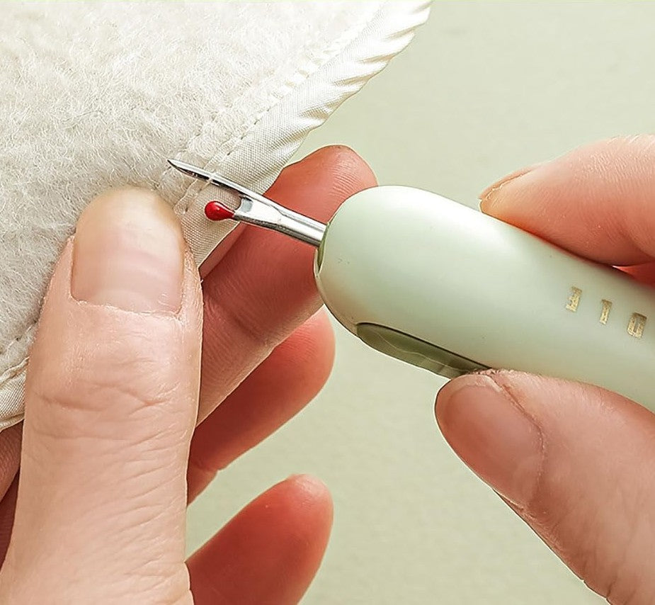 2-in-1 Needle Threader Seam Ripper